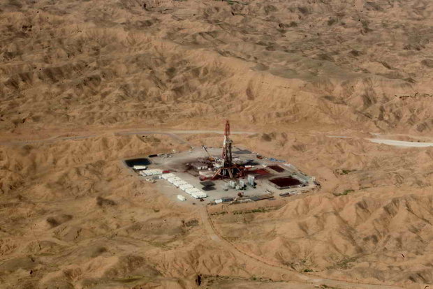 تا ۲ ماه آینده ، تولید ۶۵ هزار بشکه نفت از میدان «آذر» انجام می شود