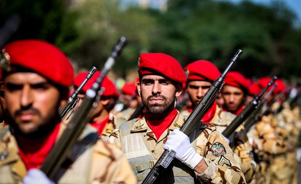 استاندار فارس : روز ارتش،بهترین فرصت برای ارج نهادن به فداکاری پرچمداران دفاع است