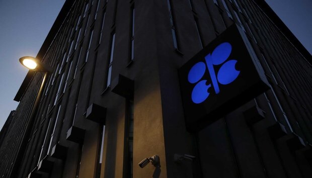 قیمت سبد نفتی اوپک به کانال ۴۴ دلار بازگشت