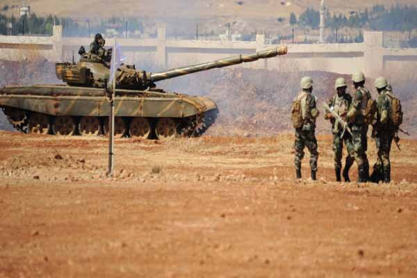 ارتش سوریه کاروان نظامی آمریکا را وادار به عقب‌نشینی کرد