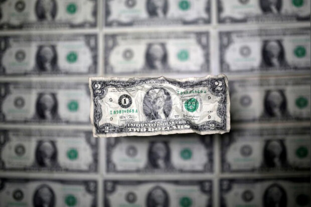 در شروع معاملات هفتگی، تنش‌های آمریکا و چین دلار را به لرزه انداخت
