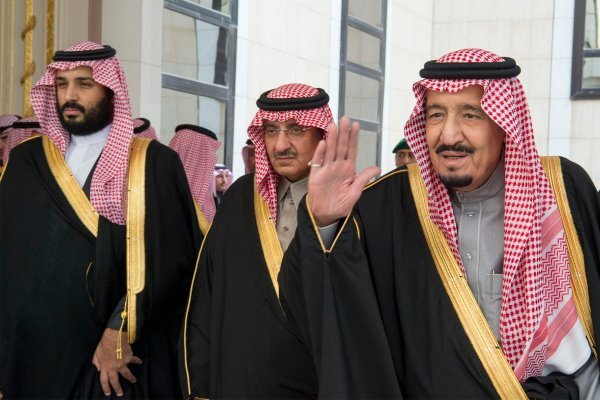 طبق گزارش نیویورک تایمز، ۱۵۰ تن از اعضای خاندان سعودی به کرونا مبتلا شده اند