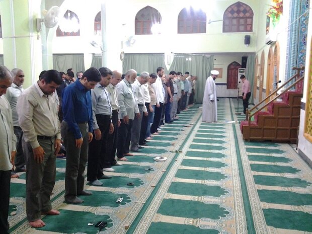 استاندار هرمزگان: اقامه نماز و دیگر برنامه‌ها درمساجد واماکن مذهبی با فاصله اجتماعی