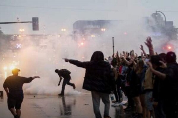 شلیک گاز اشک‌آور به معترضان در مینه‌سوتا آمریکا