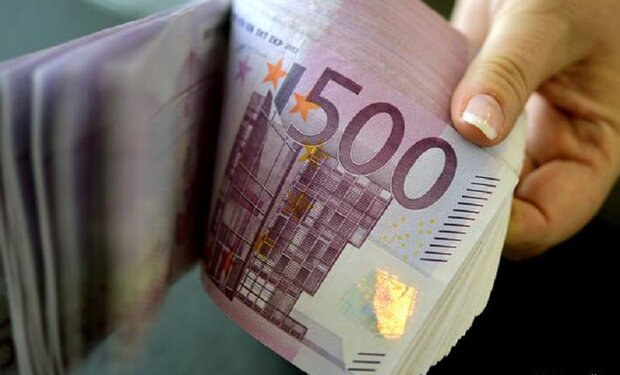 براساس اعلام بانک مرکزی: نرخ رسمی یورو کاهش و پوند افزایش یافت/ قیمت دلار ثابت ماند