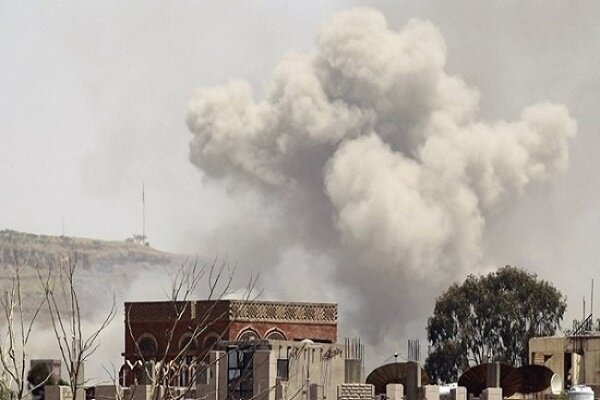 حملات موشکی و توپخانه‌ای گسترده متجاوزان سعودی به «الحدیده» یمن