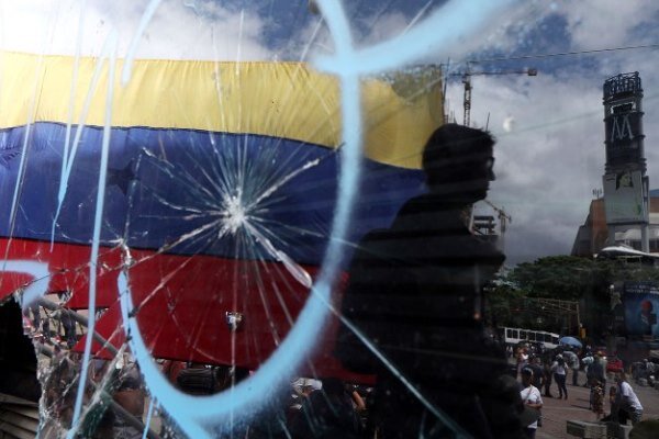 در ادامه تنش دیپلماتیک با کلمبیا؛ کنسولگری ونزوئلا در بوگوتا مورد تعرض قرار گرفت