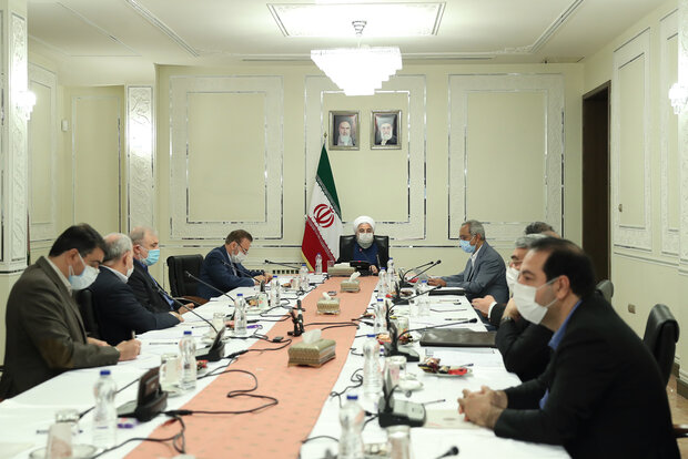 روحانی در جلسه با روسای کمیته‌های ستاد کرونا: تصمیماتی که در ستاد کرونا تصویب می‌شود، برای همه لازم‌الاجرا است