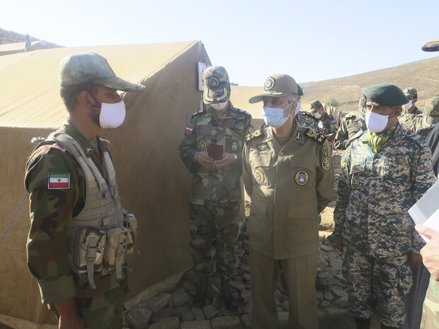 امیر موسوی از اردوگاه دو دانشگاه‌ افسری ارتش بازدید کرد