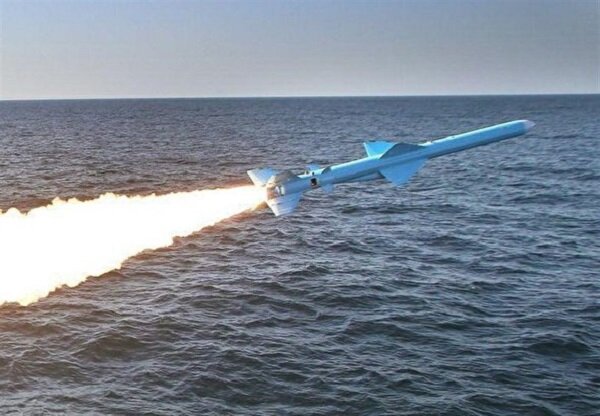 در رزمایش ذوالفقار ۹۹ ارتش انجام شد: شلیک موفق موشک زیرسطح به سطح از زیردریایی کلاس غدیر