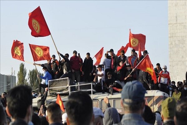 پارلمان قرقیزستان وضعیت فوق‌العاده در بیشکک را لغو کرد