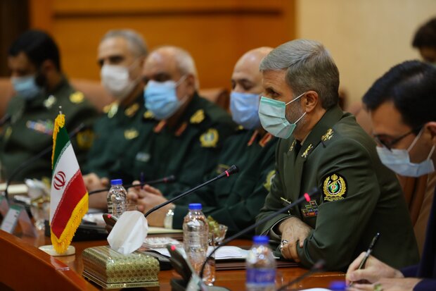 امیر حاتمی در دیدار وزیر دفاع عراق: ایران آماده تامین نیازهای دفاعی عراق است
