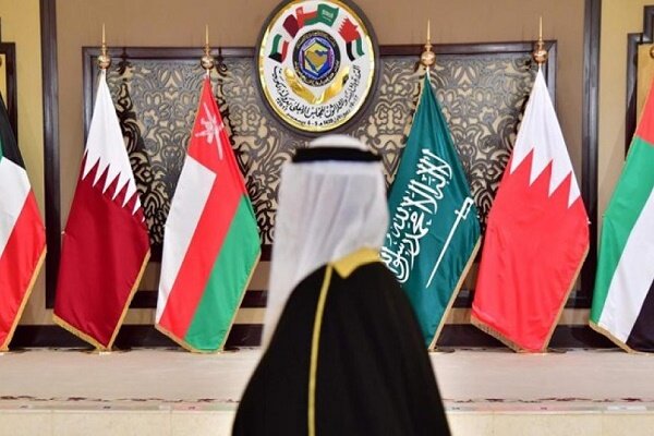 وزیر خارجه کویت: گفتگوهای ثمربخشی درباره حل بحران قطر با ۴ کشور عربی انجام شده است