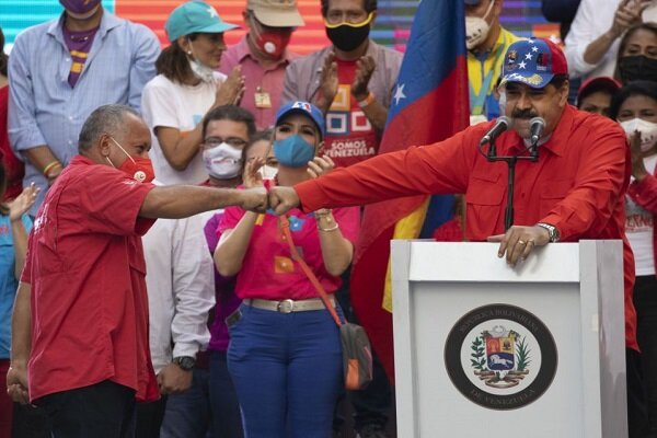 مادورو: زنان و مردان ونزوئلایی پیش به سوی رای دادن