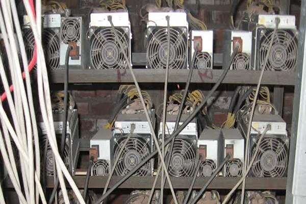 توانیر: ۷۰۰ هزار ماینر غیرمجاز در شبکه برق کشور فعال‌ است