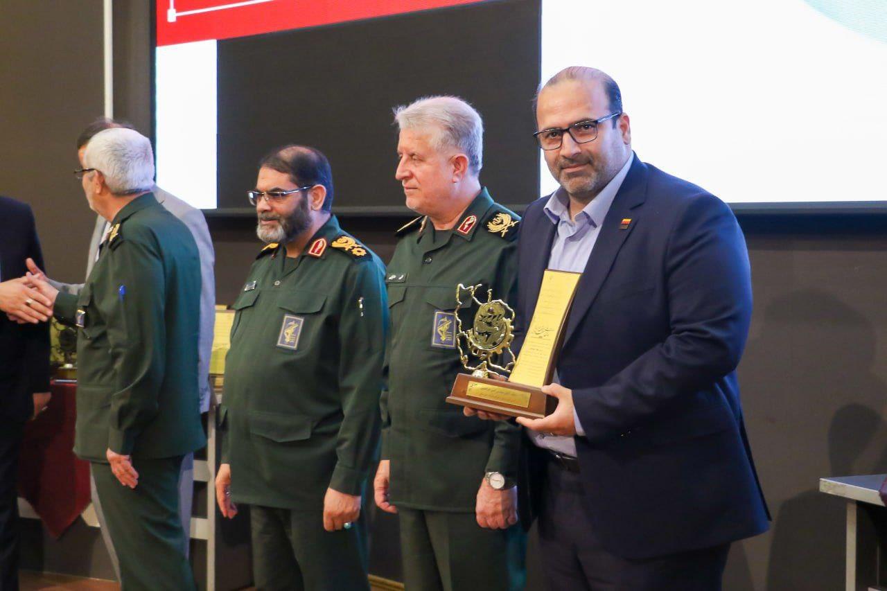 مدیرعامل شرکت فولاد خوزستان موفق به دریافت تندیس نشان ملی اقتصاد مقاومتی شد مدیرعامل شرکت فولاد خوزستان موفق به دریافت تندیس نشان ملی اقتصاد مقاومتی شد